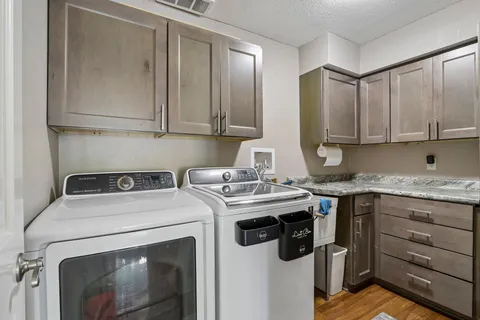 $599,900 | 8755 North Pelham Parkway, Bayside, WI 53217