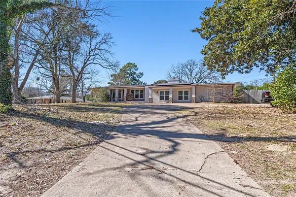 $337,000 | 400 West Cayuga Drive, Athens, TX 75751