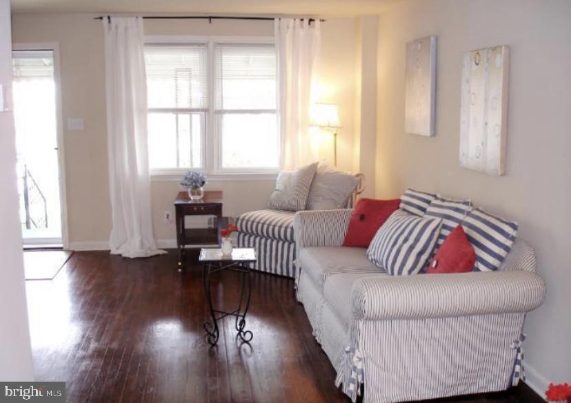 2114 Graythorn Road Baltimore, MD 21220 - Photo 2 of 17 Living Room/Foyer