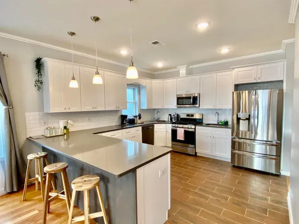 $4,990 | 86 Oak Street, Unit A, Jersey City, NJ 07304