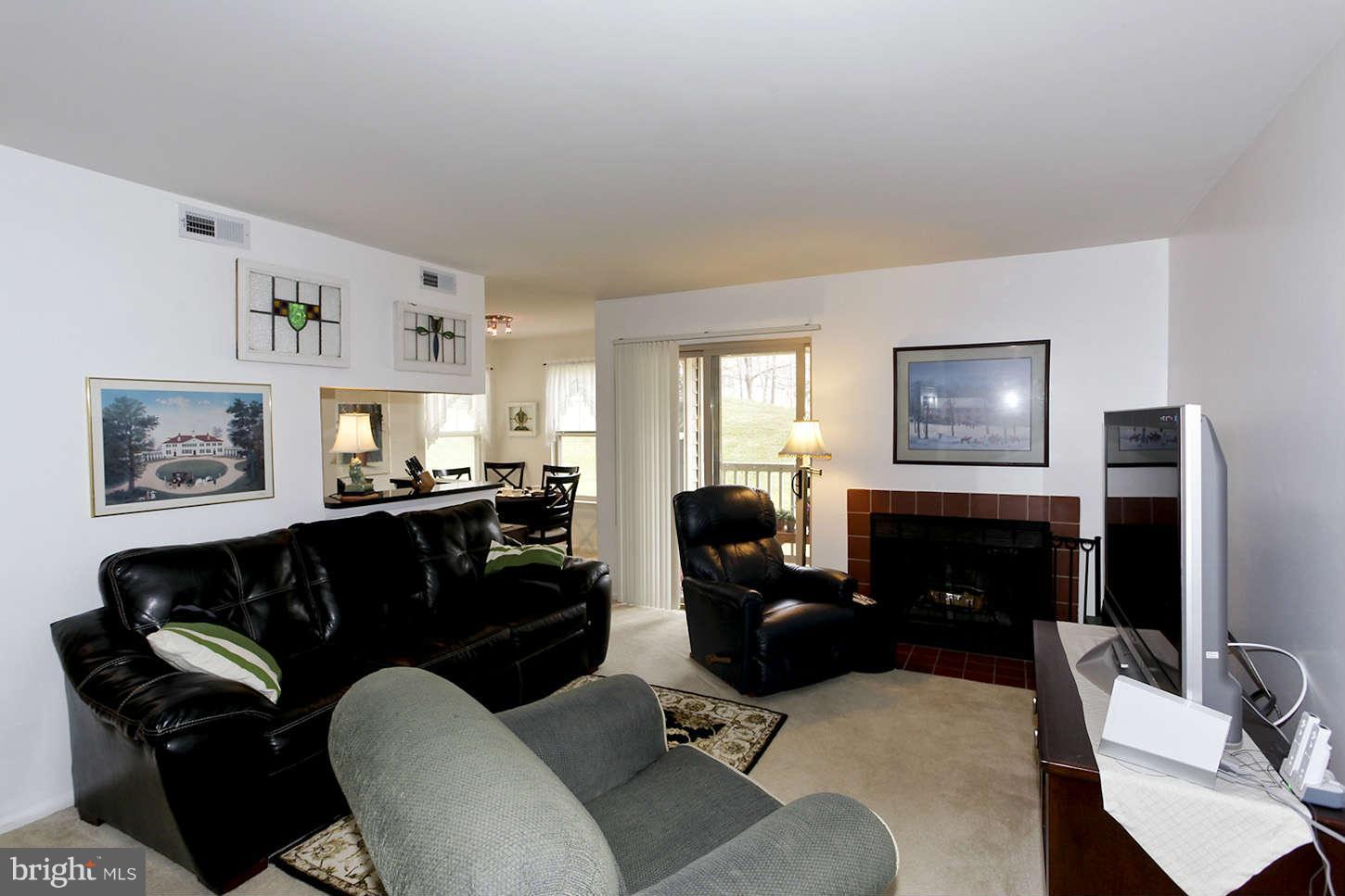 11655 Gas Light Court, Unit 11655D Reston, VA 20190 - Photo 7 of 30 Living Room
