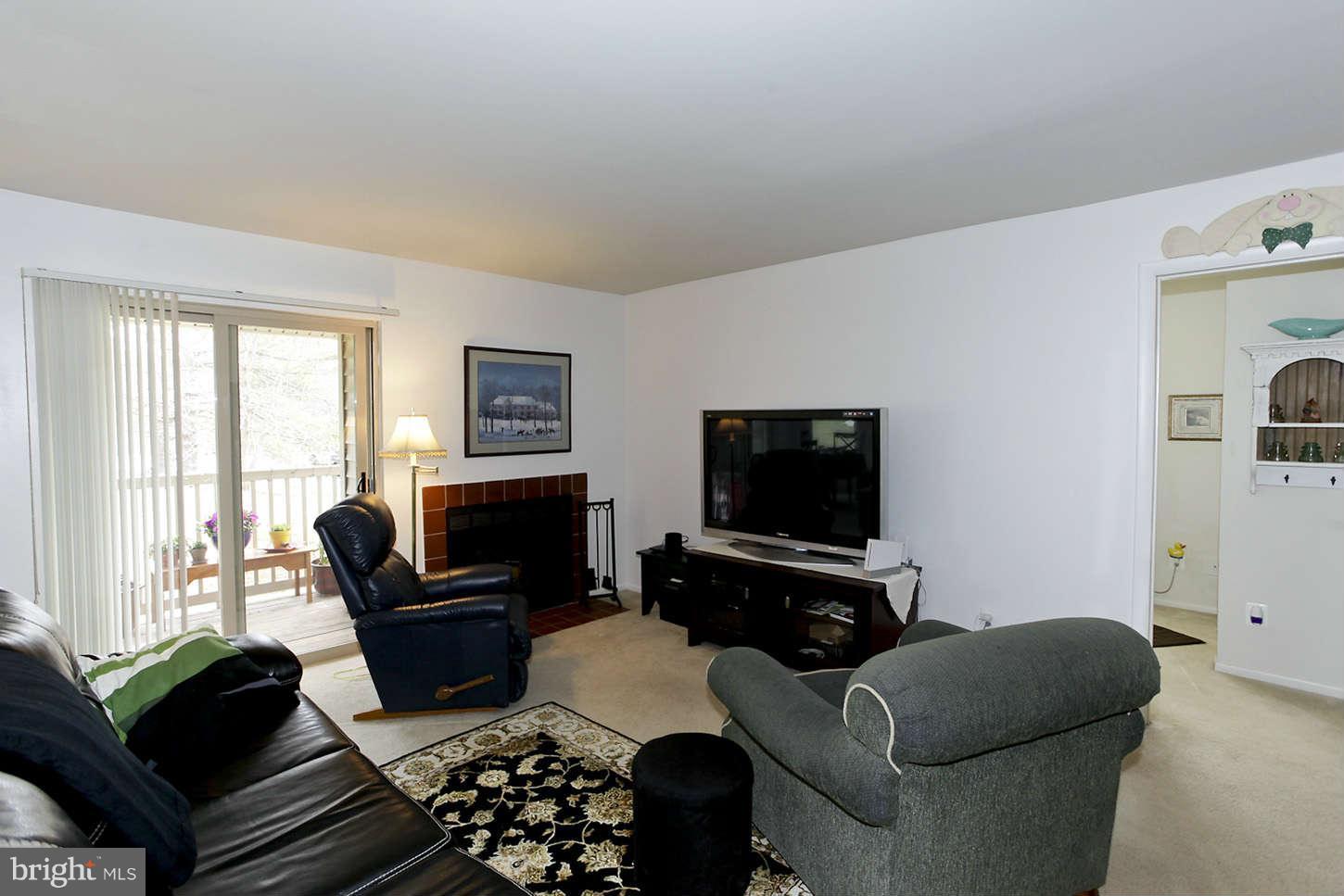 11655 Gas Light Court, Unit 11655D Reston, VA 20190 - Photo 9 of 30 Living Room