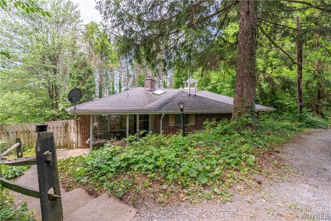 6074 Hunters Creek Road, South Wales, NY 14139 Compass