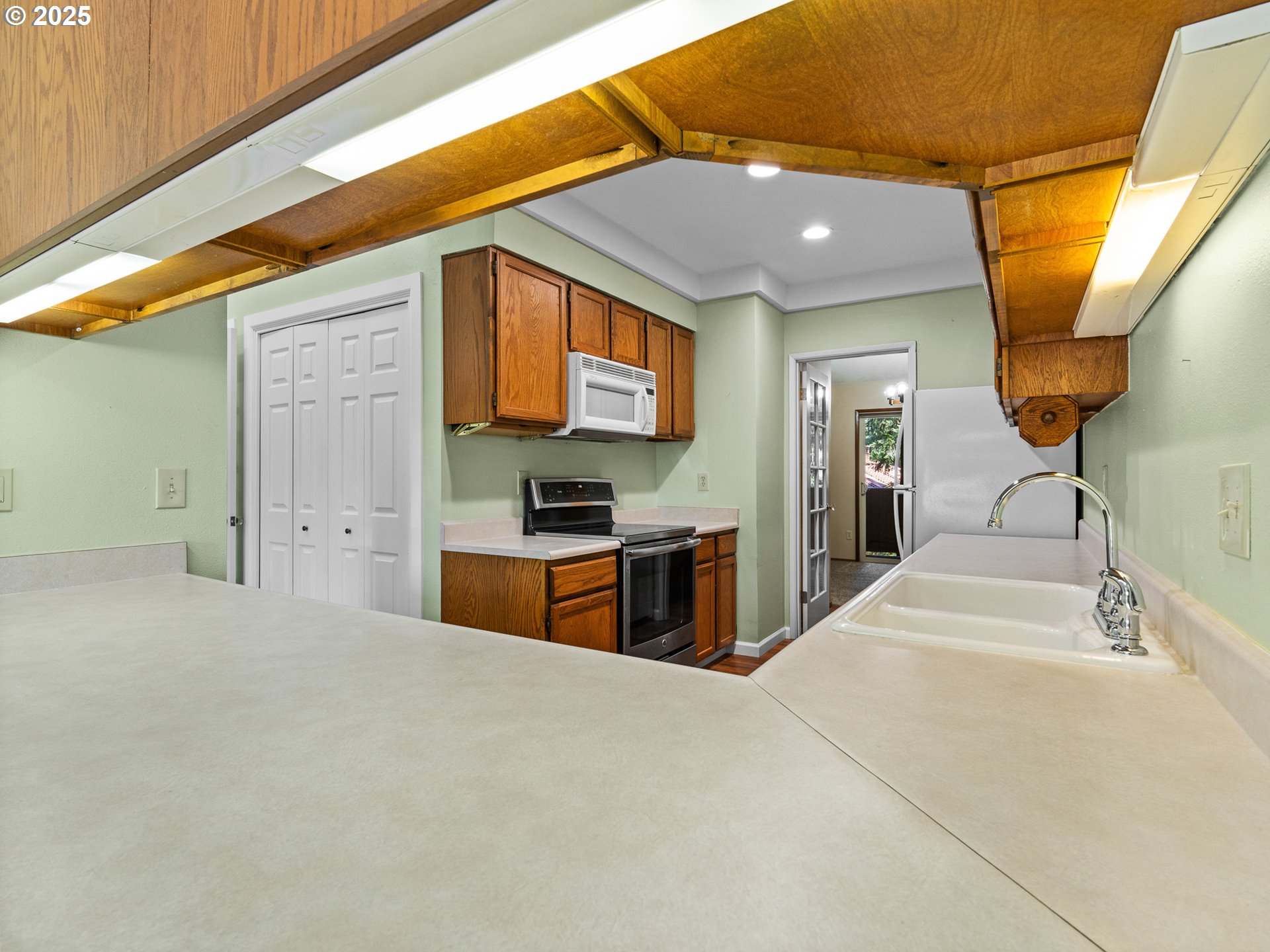 3264 Southeast 153rd Avenue Portland, OR 97236 - Photo 12 of 27