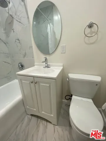 $1,385 | 814 South Hobart Boulevard, Unit 303, Los Angeles, CA 90005