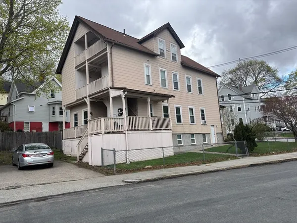 $1,449 | 41 Whipple Street, Unit 3, Worcester, MA 01607
