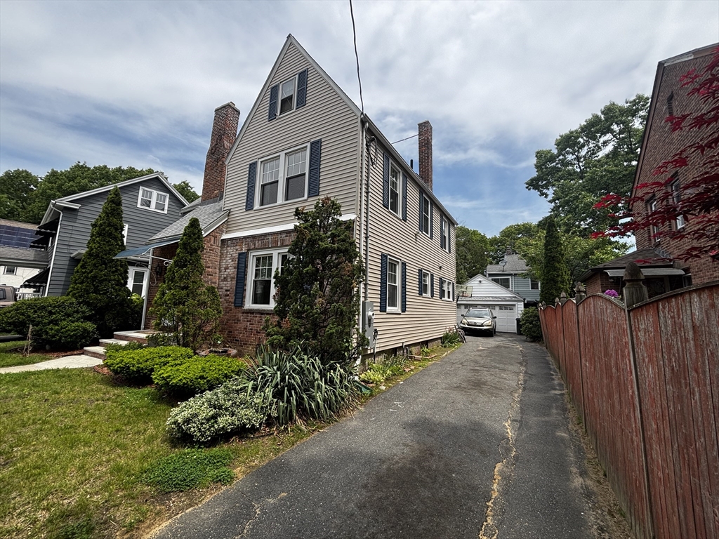 127 Melha Avenue Springfield, MA 01104 - Photo 4 of 41