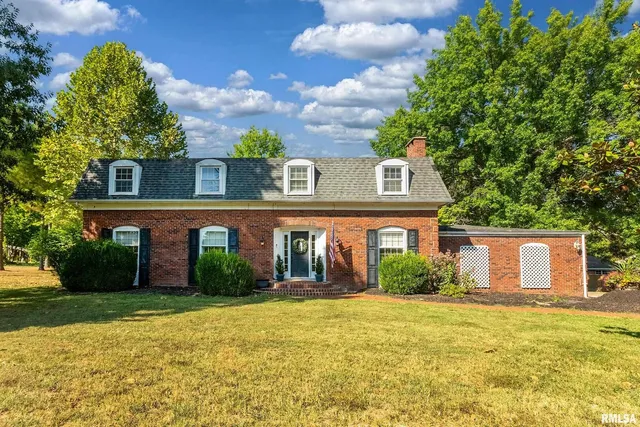 $299,500 | 27 Pinewood Drive, Carbondale, IL 62901