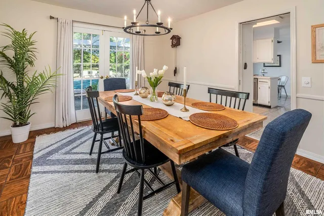 $299,500 | 27 Pinewood Drive, Carbondale, IL 62901