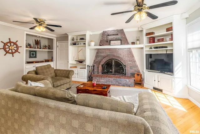 $299,500 | 27 Pinewood Drive, Carbondale, IL 62901