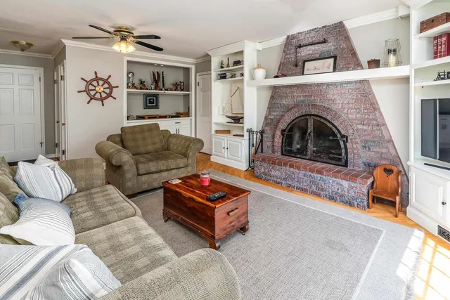 $299,500 | 27 Pinewood Drive, Carbondale, IL 62901