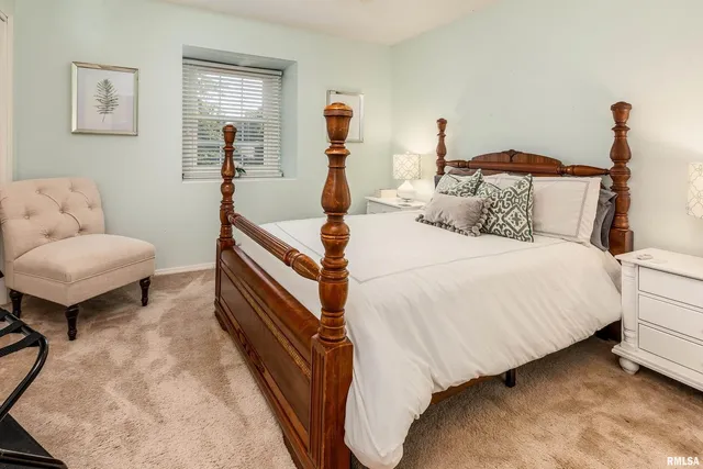 $299,500 | 27 Pinewood Drive, Carbondale, IL 62901