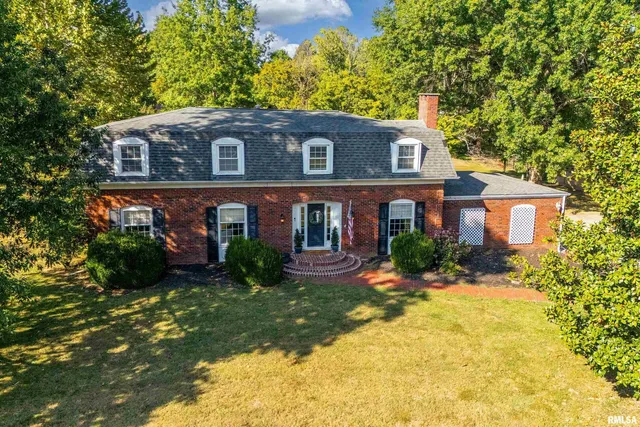 $299,500 | 27 Pinewood Drive, Carbondale, IL 62901