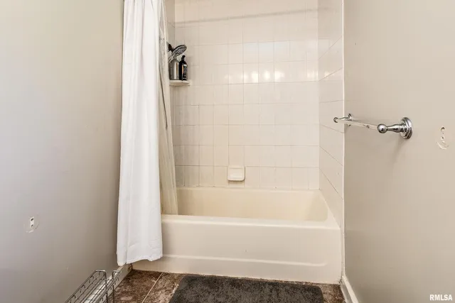 $299,500 | 27 Pinewood Drive, Carbondale, IL 62901