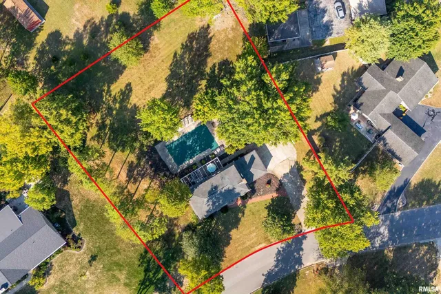 $299,500 | 27 Pinewood Drive, Carbondale, IL 62901