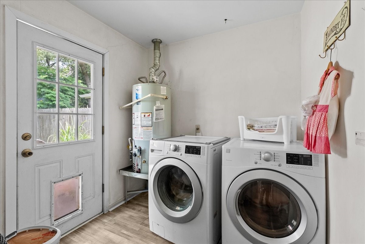 11518 Mullins Drive Houston, TX 77035 - Photo 29 of 31 Washer and dryer off kitchen .