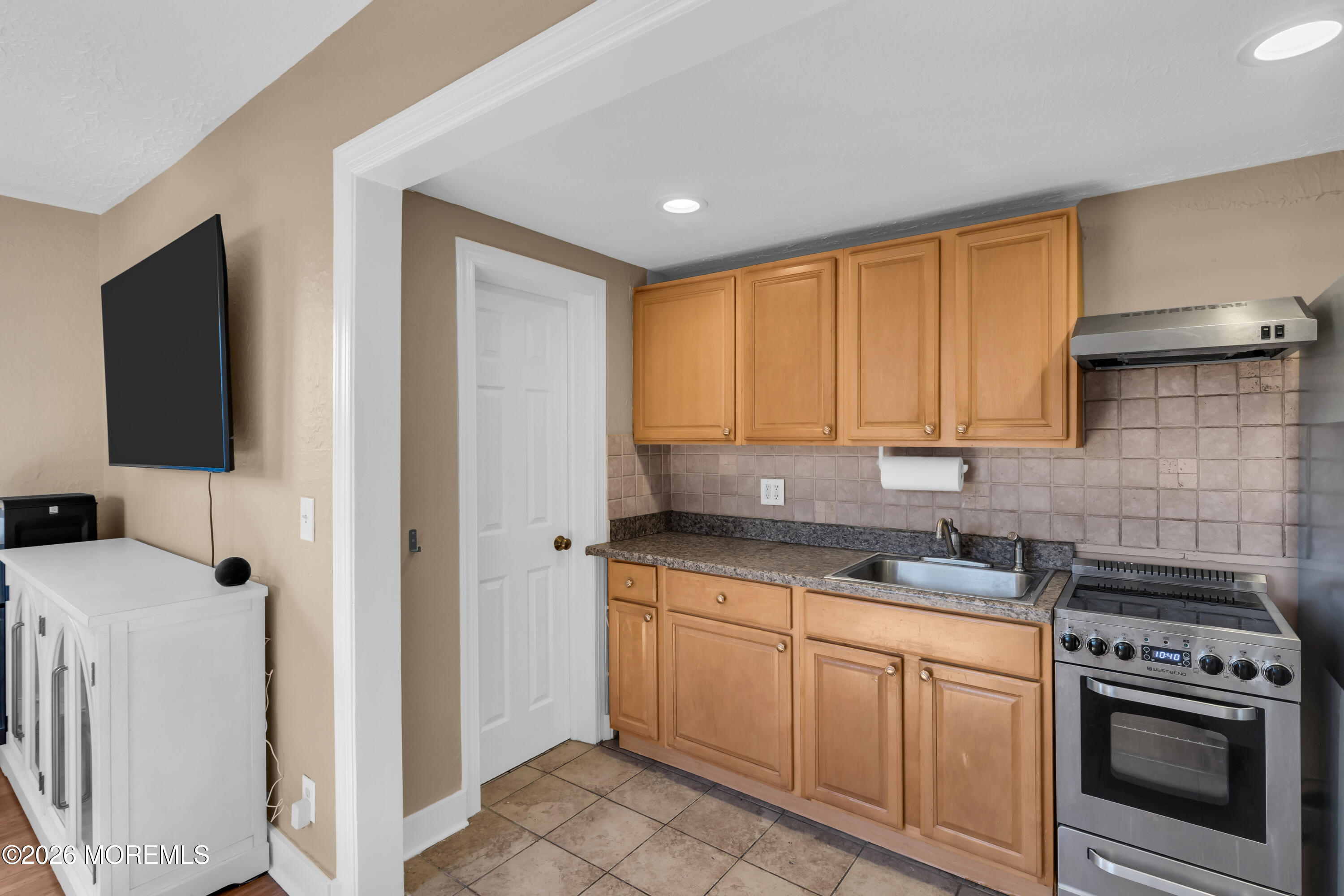 17 Leroy Place, Unit 2B Red Bank, NJ 07701 - Photo 16 of 25 022__f1a1116_579