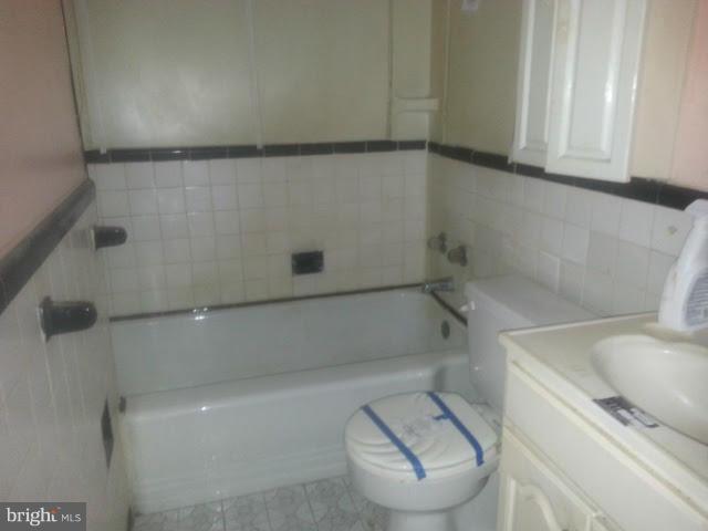 5111 Brookwood Road Baltimore, MD 21225 - Photo 12 of 14 Bath (Master)