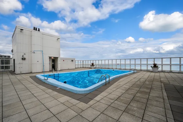 $399,000 | 5733 North Sheridan Road, Unit 28B, Chicago, IL 60660