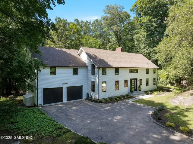 $2,995,000 | 10 Tomahawk Lane, Greenwich, CT 06830
