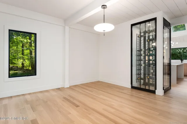 $2,995,000 | 10 Tomahawk Lane, Greenwich, CT 06830