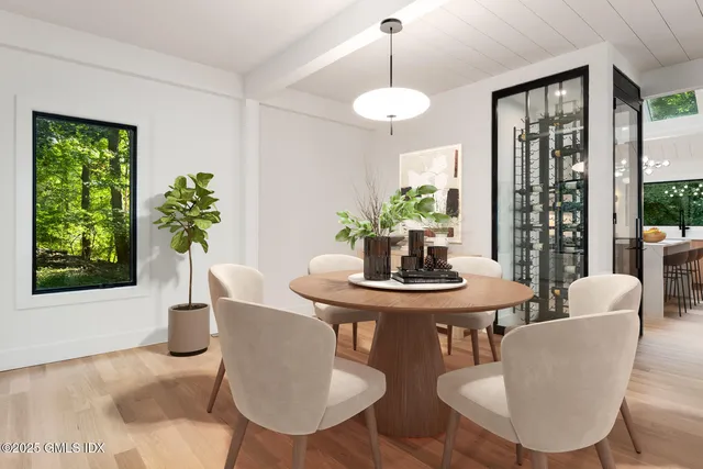 $2,995,000 | 10 Tomahawk Lane, Greenwich, CT 06830