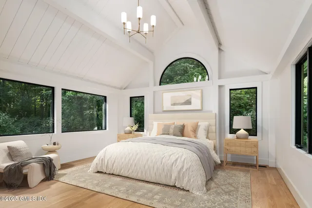 $2,995,000 | 10 Tomahawk Lane, Greenwich, CT 06830