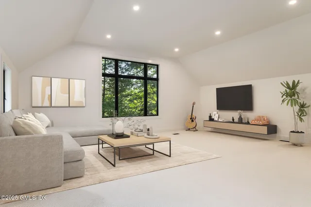 $2,995,000 | 10 Tomahawk Lane, Greenwich, CT 06830