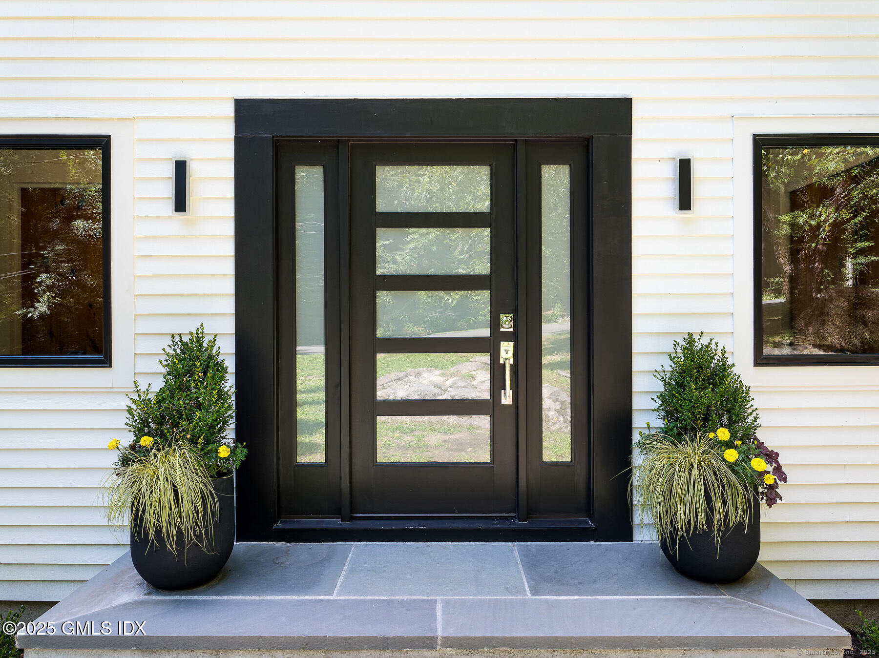 10 Tomahawk Lane Greenwich, CT 06830 - Photo 3 of 34 2