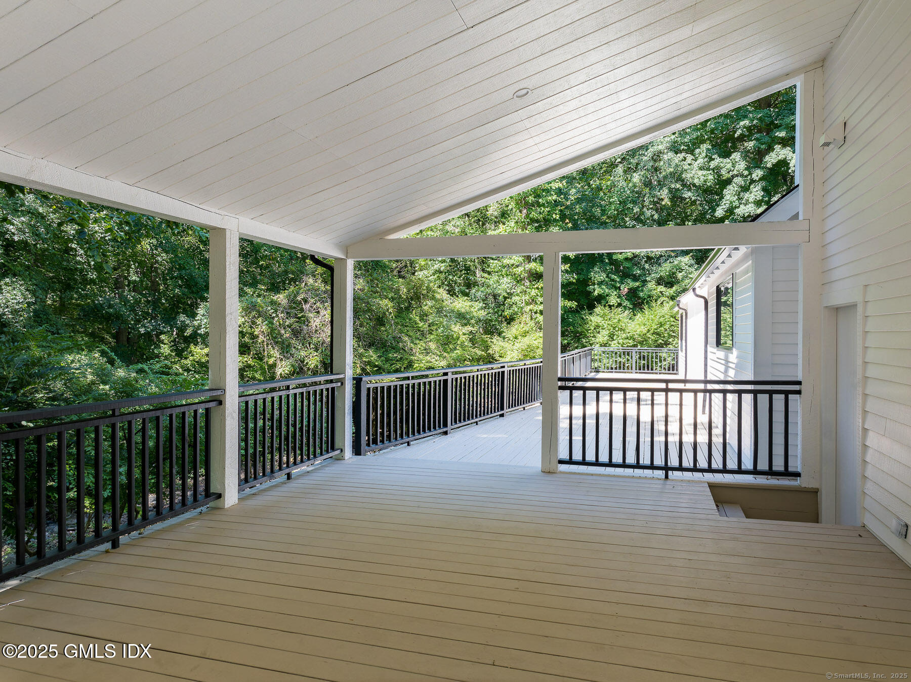 10 Tomahawk Lane Greenwich, CT 06830 - Photo 31 of 34 24