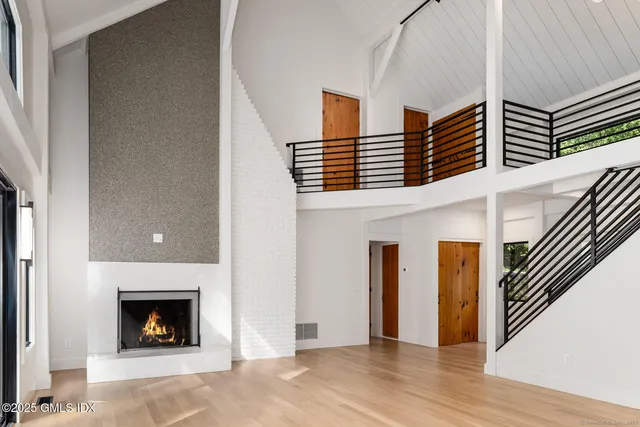 $2,995,000 | 10 Tomahawk Lane, Greenwich, CT 06830