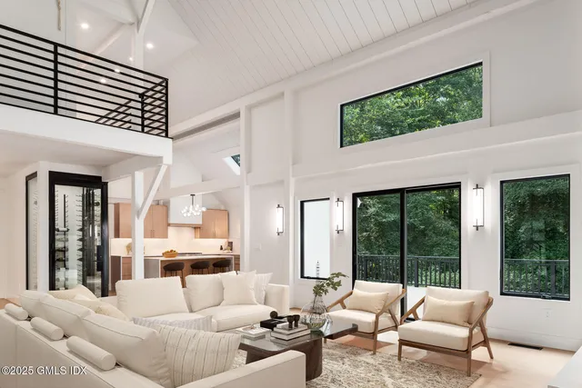 $2,995,000 | 10 Tomahawk Lane, Greenwich, CT 06830