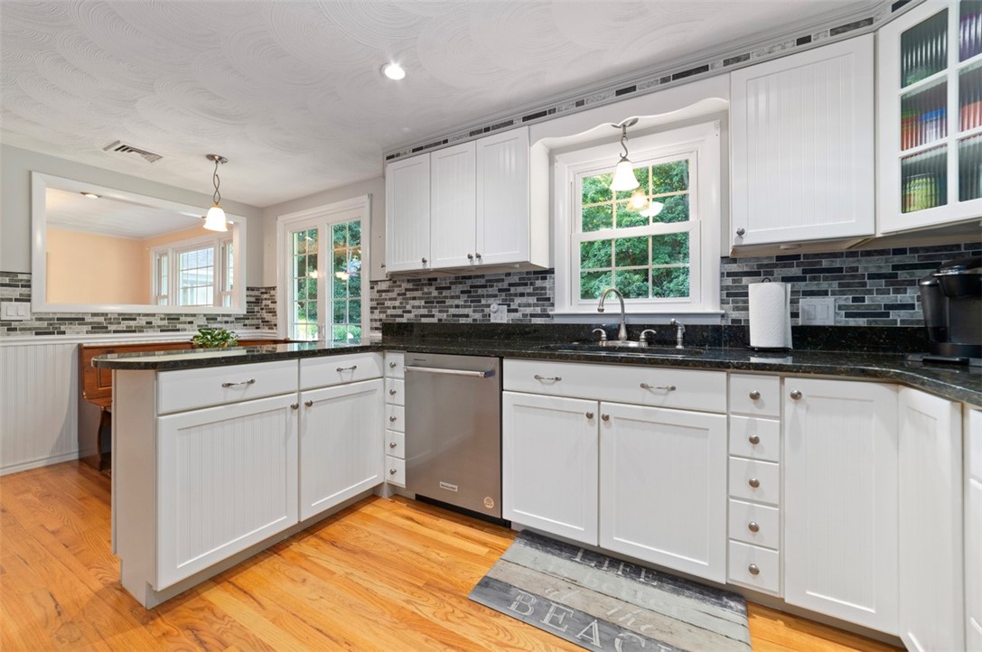 57 Shenandoah Road Warwick, RI 02886 - Photo 11 of 39