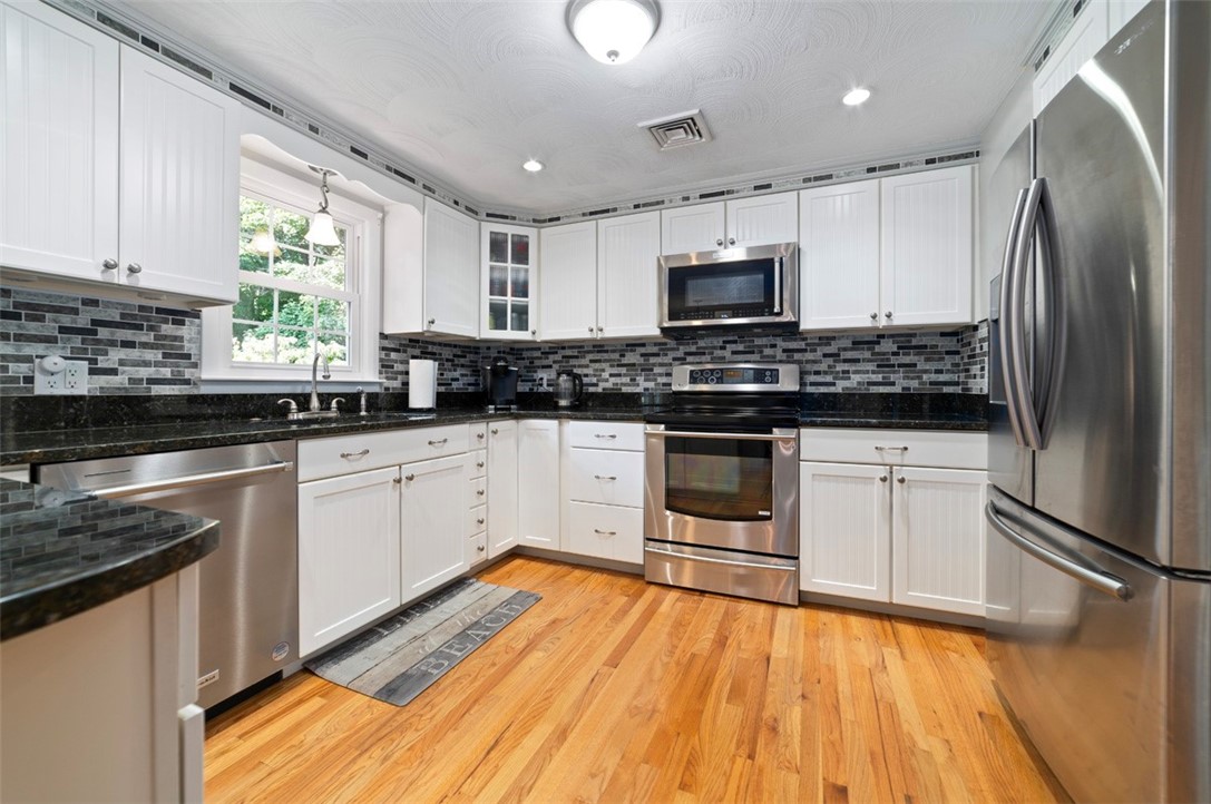 57 Shenandoah Road Warwick, RI 02886 - Photo 12 of 39