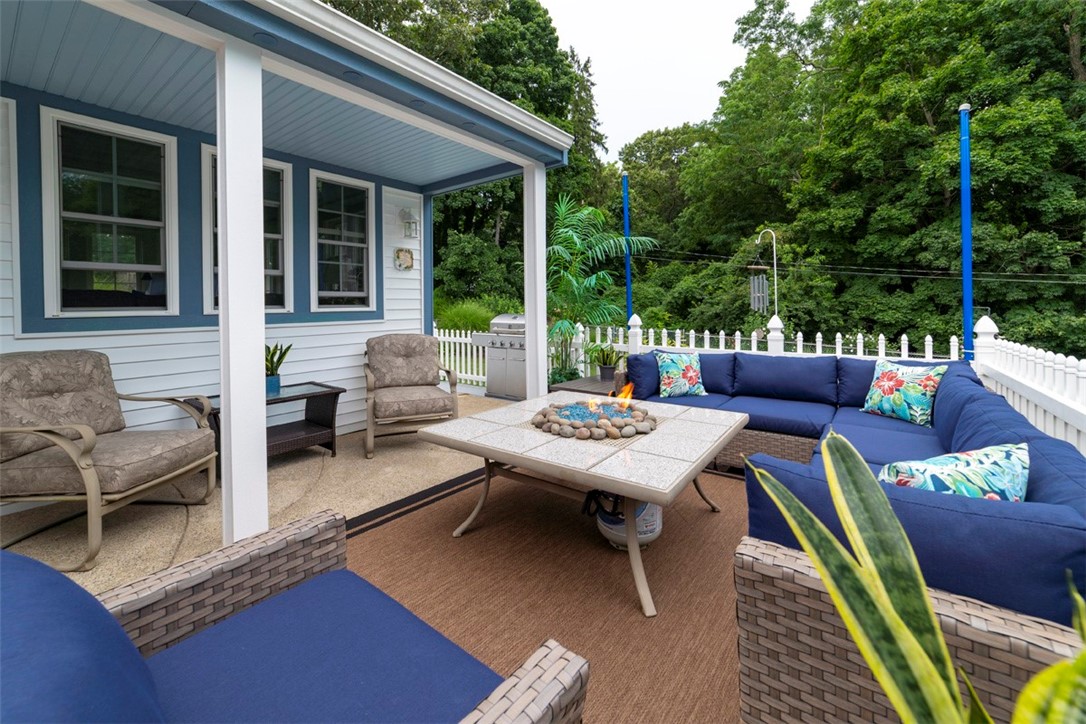 57 Shenandoah Road Warwick, RI 02886 - Photo 10 of 39