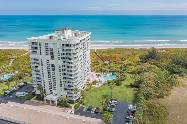 a view of building with an outdoor space
