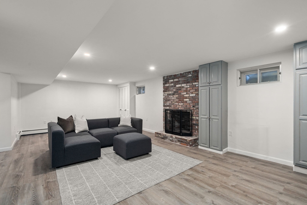 150 Country Club Road Newton, MA 02459 - Photo 21 of 33 a living room with furniture