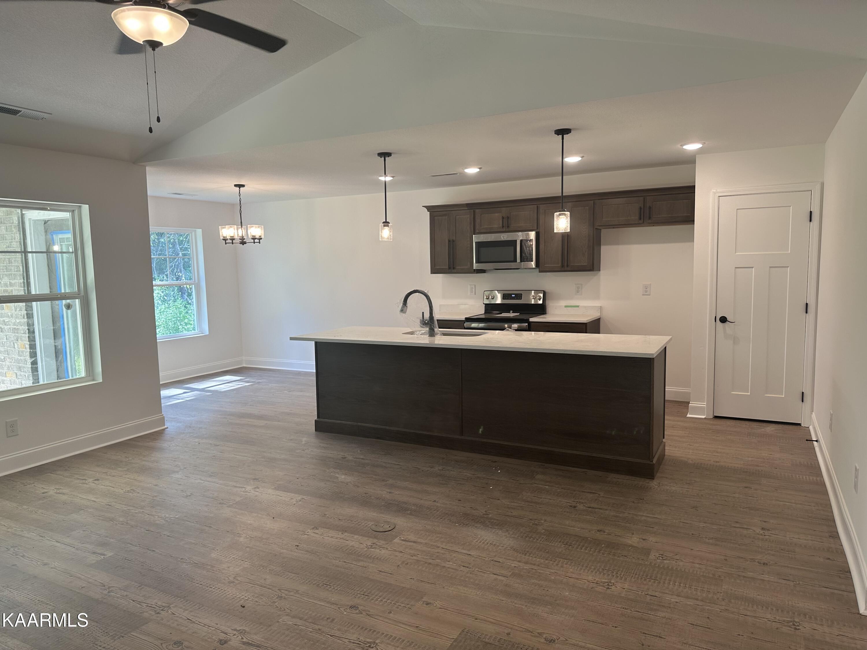 540 Henderson Road, Unit 14 Pigeon Forge, TN 37862 - Photo 17 of 40 3-bedroom open plan