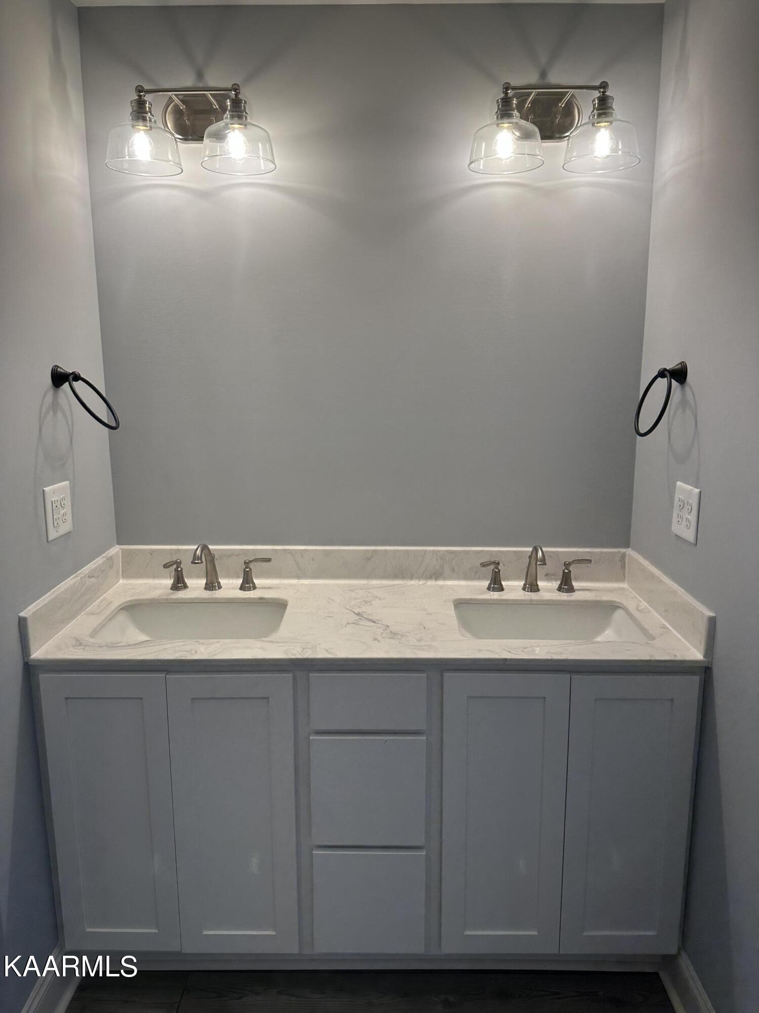 540 Henderson Road, Unit 14 Pigeon Forge, TN 37862 - Photo 28 of 40 Primary Bath