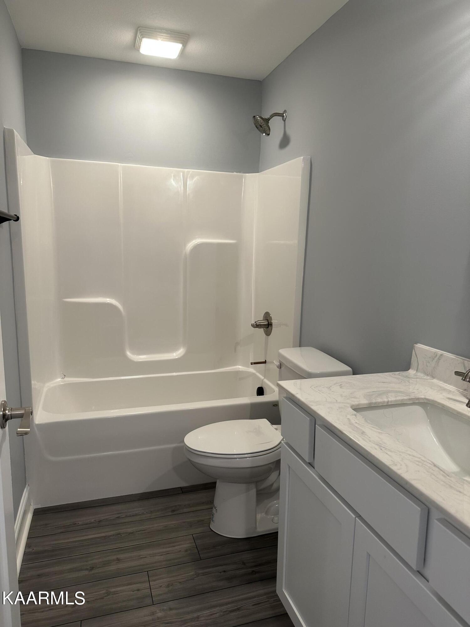 540 Henderson Road, Unit 14 Pigeon Forge, TN 37862 - Photo 30 of 40 Guest Bath