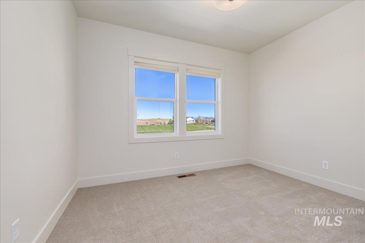 385 East Chevy Drive Boise, ID 83716 - Photo 9 of 41