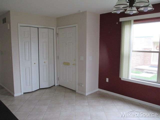 4056 April Lane Sterling Heights, MI 48310 - Photo 5 of 21 31217108-4.JPG