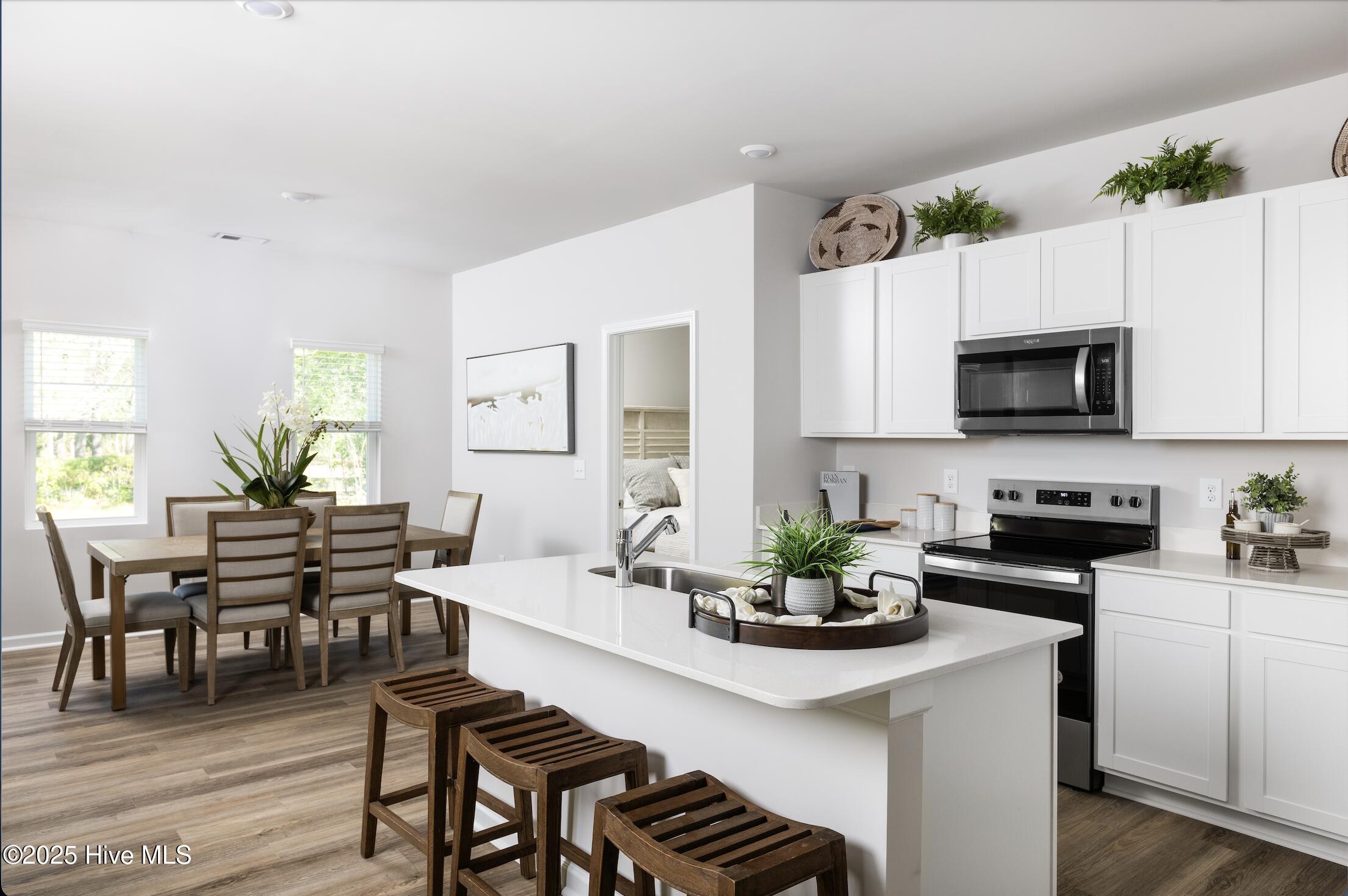 5812 Jolly Roger Road New Bern, NC 28560 - Photo 11 of 52 Model home-furnished