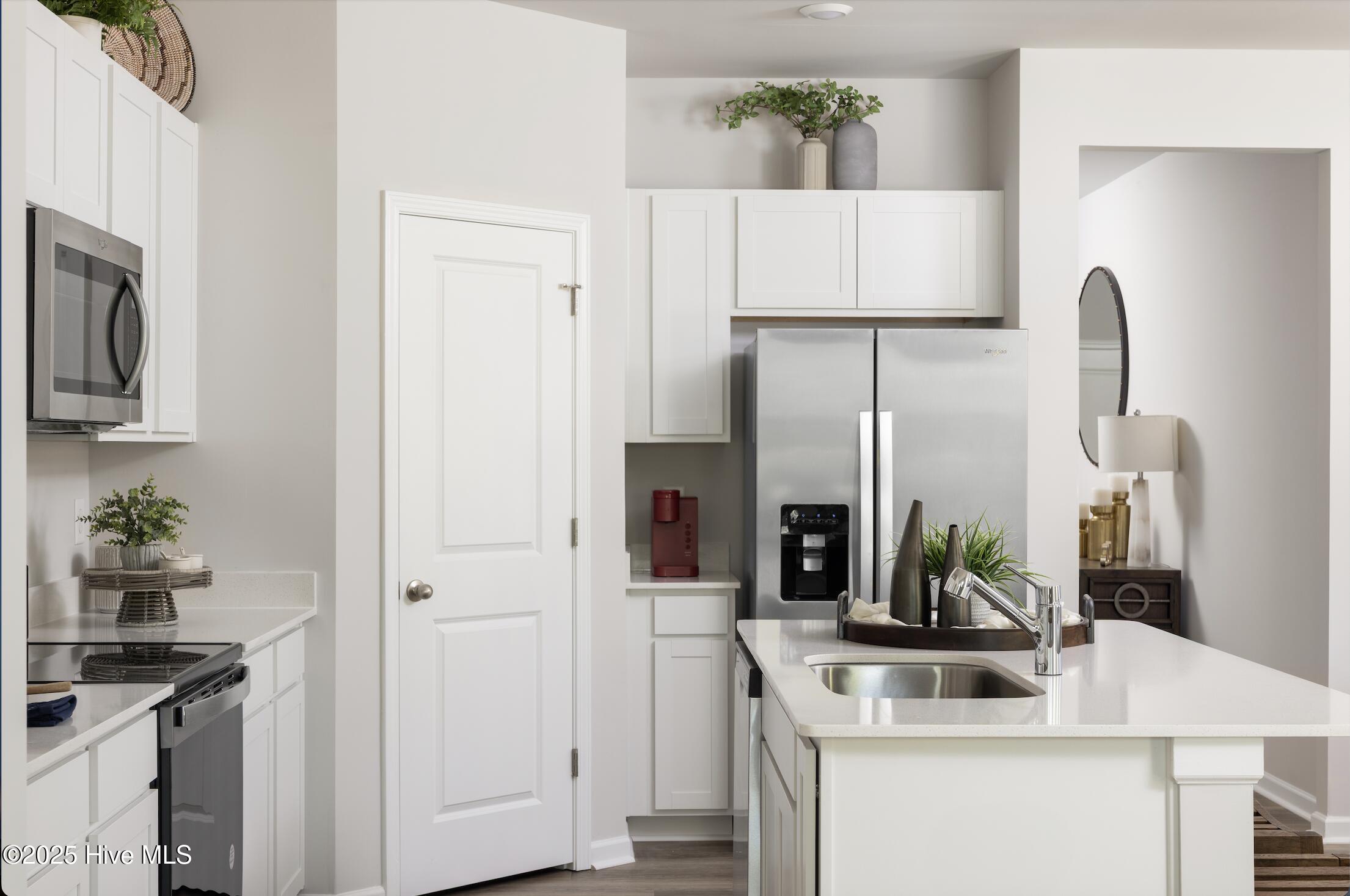 5812 Jolly Roger Road New Bern, NC 28560 - Photo 9 of 52 Model home-furnished