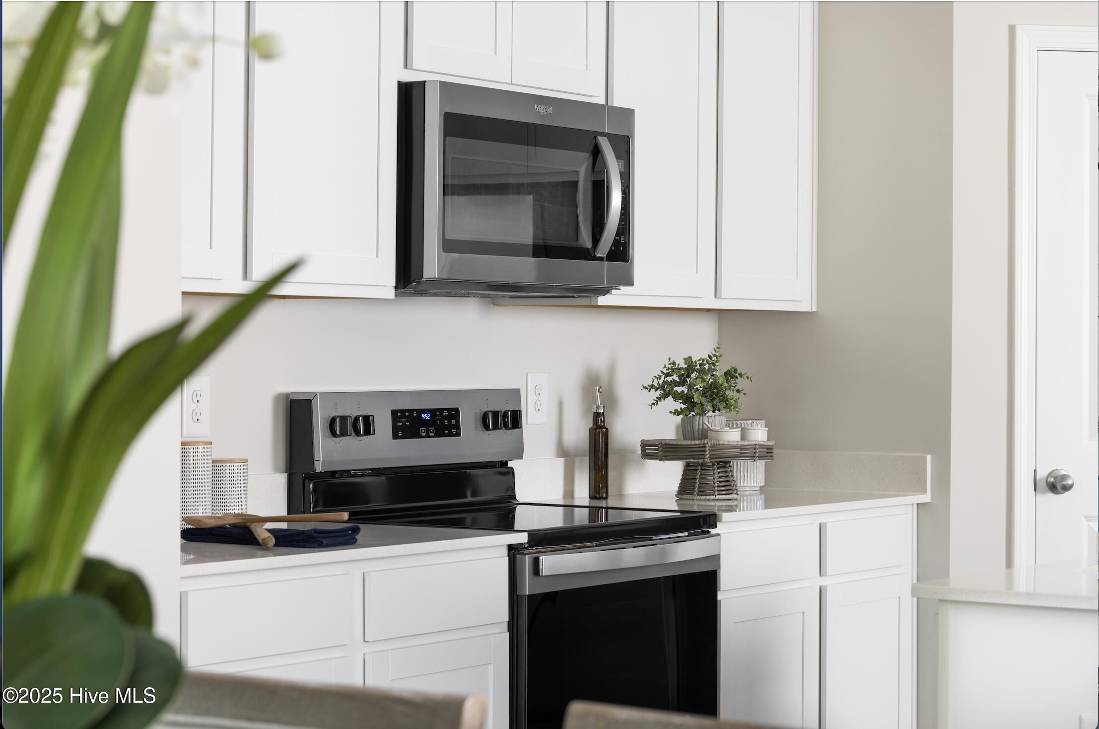 5812 Jolly Roger Road New Bern, NC 28560 - Photo 10 of 52 Model home-furnished