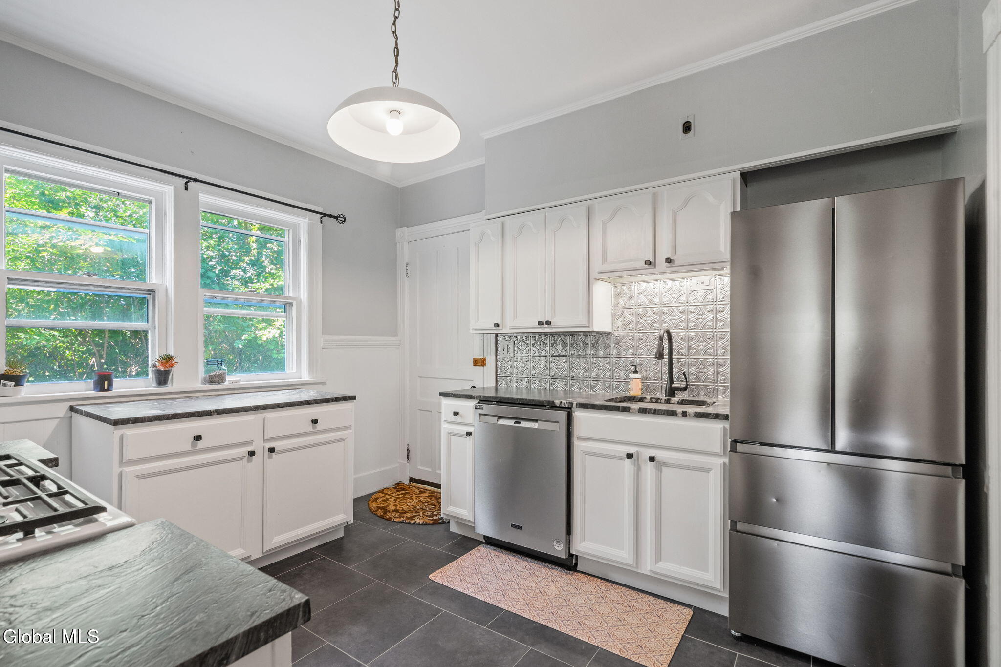 1051 Van Antwerp Road Niskayuna, NY 12309 - Photo 19 of 57 18-web-or-mls-1051-van-antwerp-rd