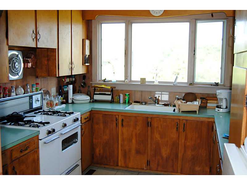324 Cat Rock Cove Road Block Island, RI 02807 - Photo 8 of 8 Kitchen.