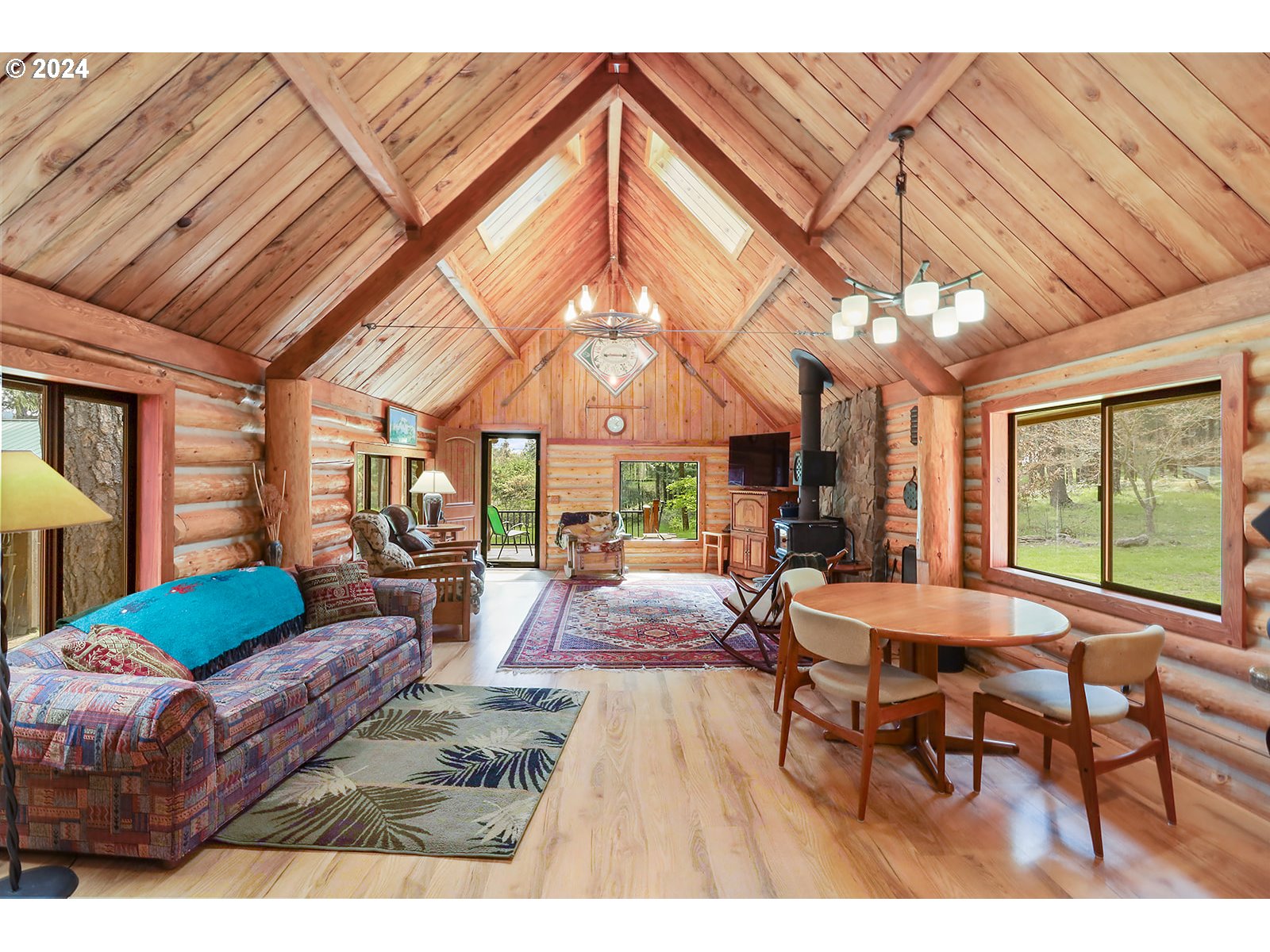 2385 Silver Gray Road Mosier, OR 97040 - Photo 13 of 48 Gallery Image 13