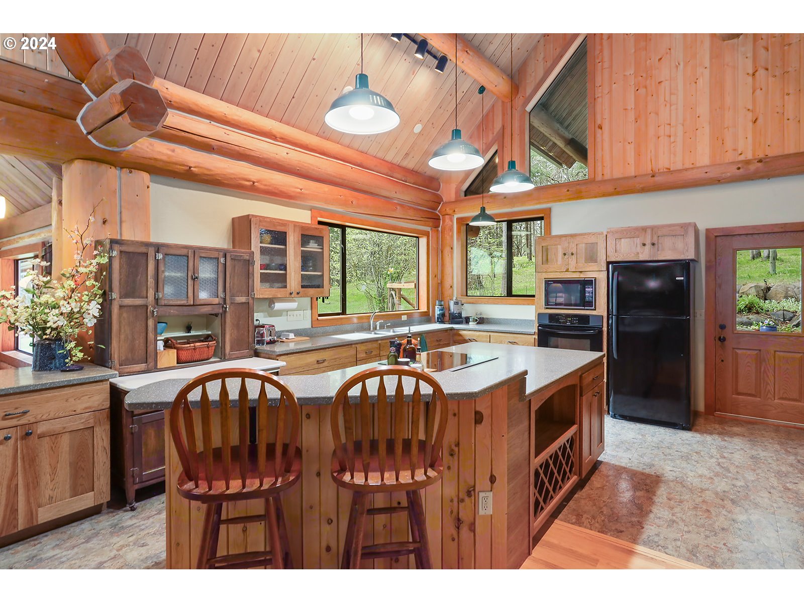 2385 Silver Gray Road Mosier, OR 97040 - Photo 17 of 48 Gallery Image 17