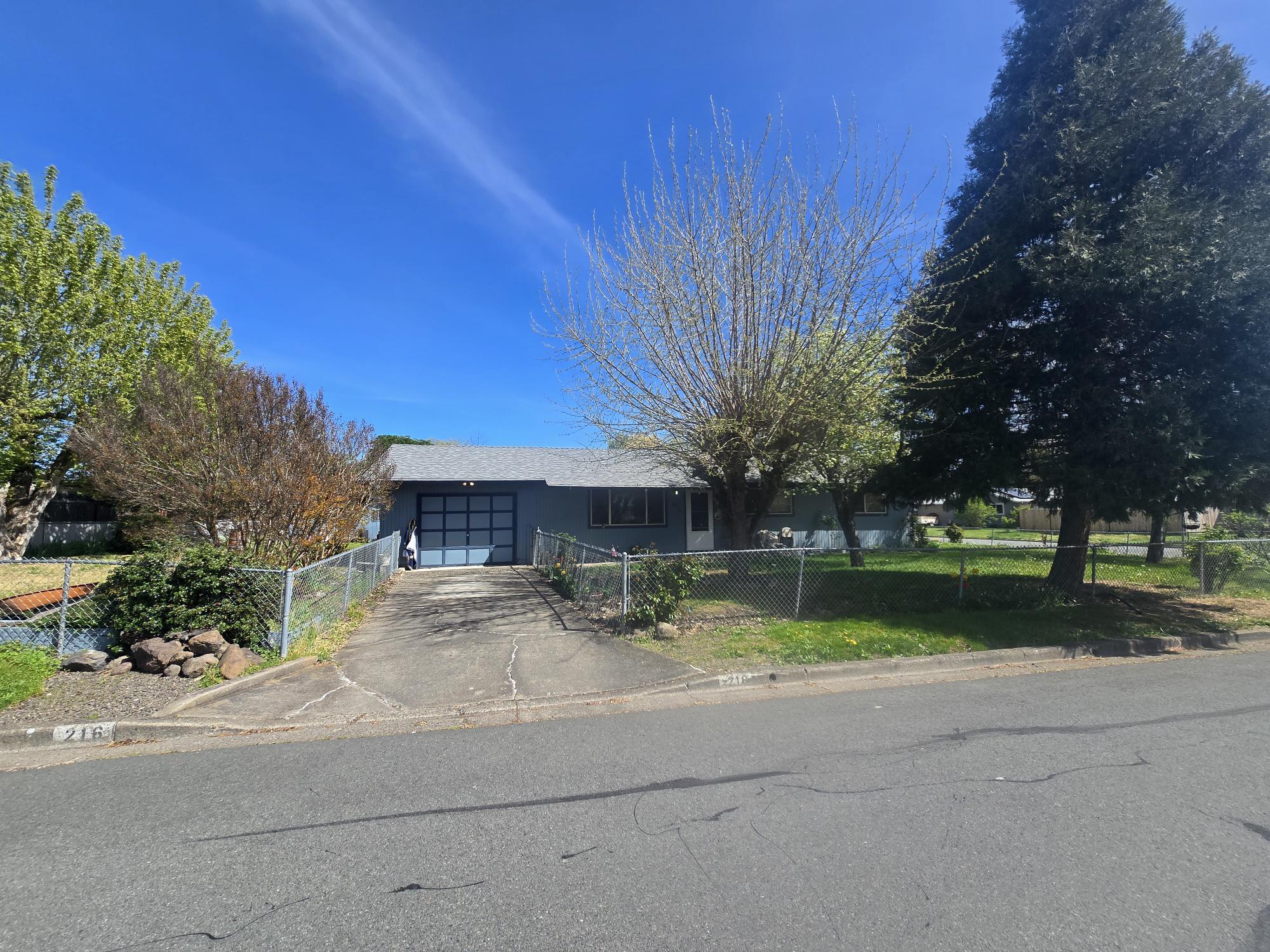 216 North Deanjou Avenue Eagle Point, OR 97524 - Photo 1 of 1 216Deanjou